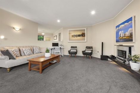 Photo of property in 8 Almond Grove, Greenhithe, Auckland, 0632