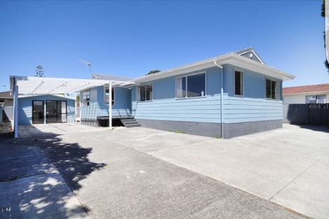 Photo of property in 404 Roscommon Road, Clendon Park, Auckland, 2103