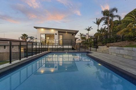 Photo of property in 1 Rangitoto View Road, Cockle Bay, Auckland, 2014