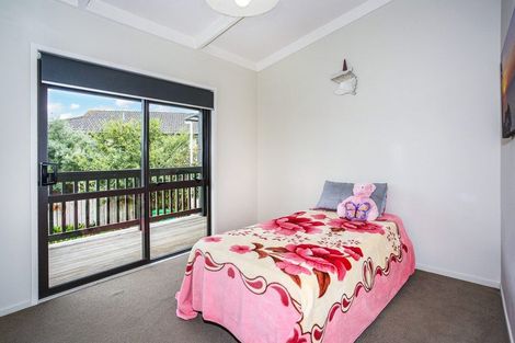 Photo of property in 11 Millen Place, Clarks Beach, 2122