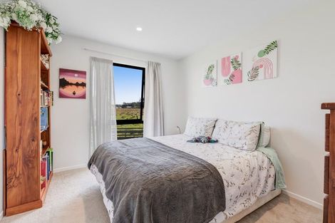 Photo of property in 30 Aitkenhead Court, Parakai, 0830