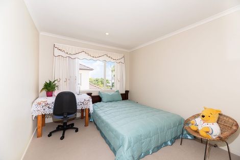 Photo of property in 14 Bridgefield Crescent, Flat Bush, Auckland, 2016