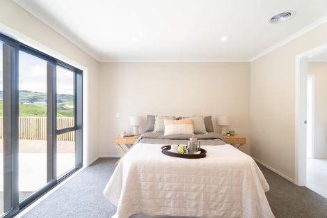 Photo of property in 62 Farnworth Terrace, Glenside, Wellington, 6037