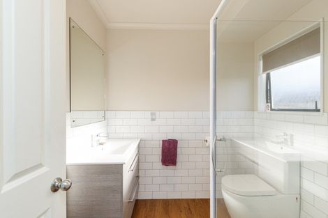 Photo of property in 15 Greenwood Place, Fitzherbert, Palmerston North, 4410