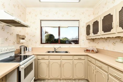 Photo of property in 16 Cattanach Street, St Andrews, Hamilton, 3200