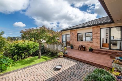 Photo of property in 24 Nimstedt Avenue, Oteha, Auckland, 0632