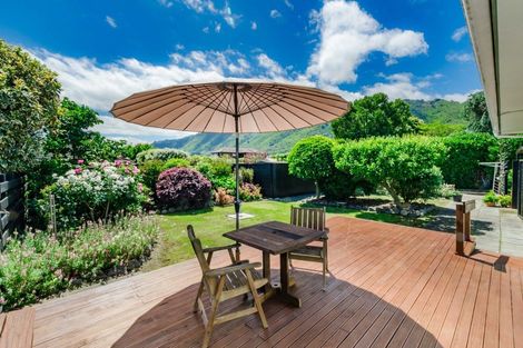 Photo of property in 11b Graham Grove, Waikanae, 5036