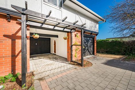 Photo of property in 10 Kakariki Grove, Waikanae, 5036