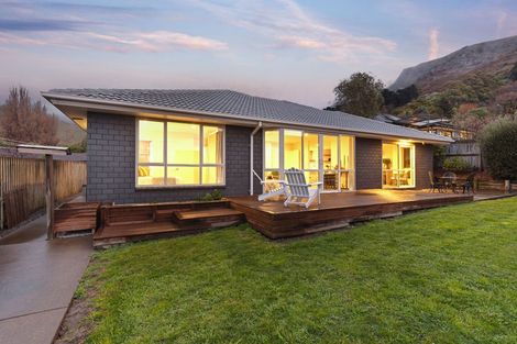 Photo of property in 5 Gilders Grove, Heathcote Valley, Christchurch, 8022