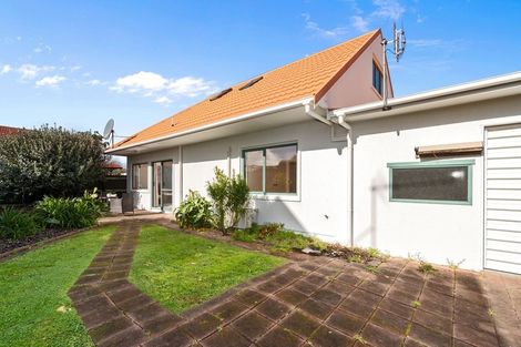 Photo of property in 2/2 School Road, Belmont, Auckland, 0622