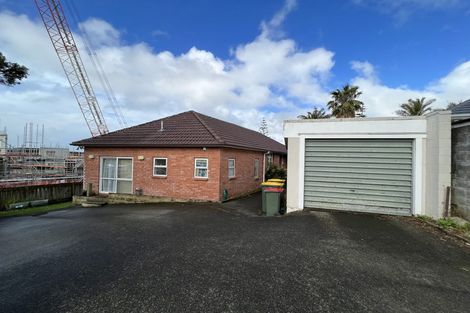 Photo of property in 11 Potter Avenue, Northcote, Auckland, 0627