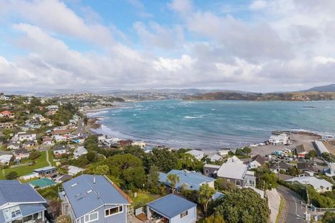 Photo of property in 25 Gordon Road, Plimmerton, Porirua, 5026