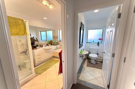 Photo of property in 40 Thornbury Crescent, East Tamaki Heights, Auckland, 2016