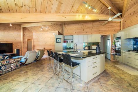 Photo of property in 13 Kerema Way, Schnapper Rock, Auckland, 0632