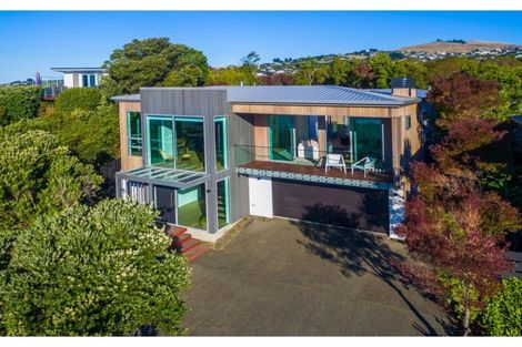 Photo of property in 10 Hilltop Lane, Mount Pleasant, Christchurch, 8081