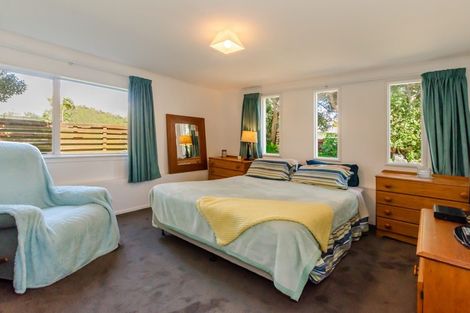 Photo of property in 17 Eruini Street, Waikanae Beach, Waikanae, 5036