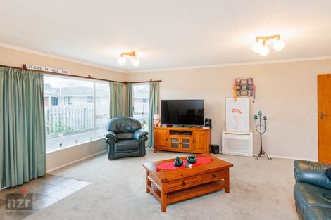 Photo of property in 4 Chertsey Court, Roslyn, Palmerston North, 4414
