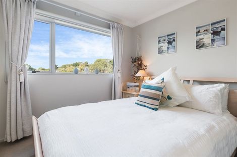 Photo of property in 14 Moonraker Place, Whitby, Porirua, 5024