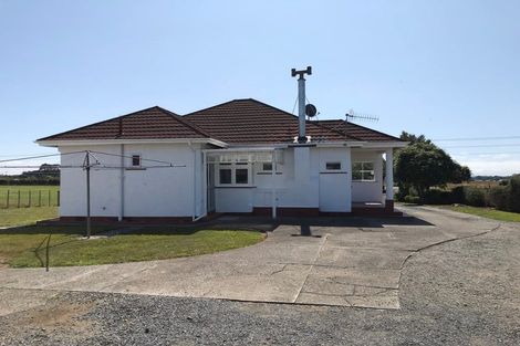 Photo of property in 235 Tararua Road, Levin, 5571