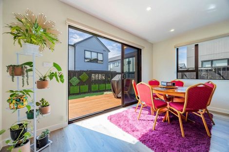 Photo of property in 16 Cara Avenue, Kumeu, 0810