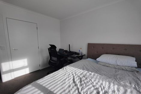 Photo of property in 15a Barclay Street, Newlands, Wellington, 6037