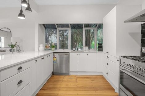 Photo of property in 33 Waitohu Road, York Bay, Lower Hutt, 5013