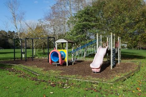 Photo of property in 2 Wayne Place, Ferndale, New Plymouth, 4310