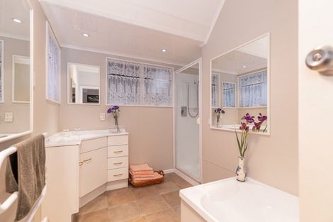 Photo of property in 11 Poplar Drive, Kelvin Heights, Queenstown, 9300