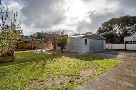 Photo of property in 8 Kanawa Street, Waikanae, 5036