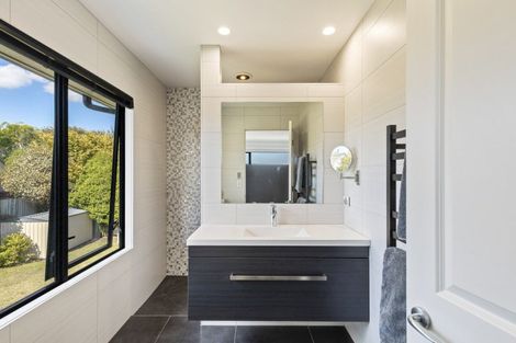 Photo of property in 49 Shelter Grove, Frankleigh Park, New Plymouth, 4310