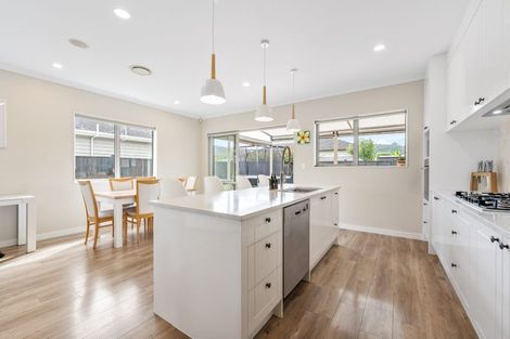 Photo of property in 4 Lewis Younie Road, Kumeu, 0810