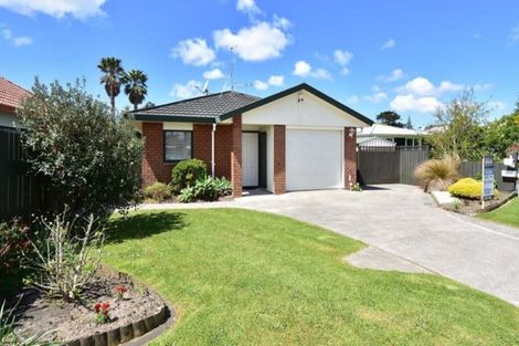 Photo of property in 11a Pine Road, Orewa, 0931