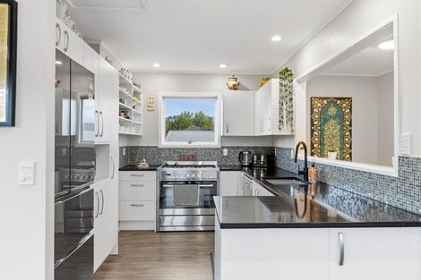 Photo of property in 12 Knox Road, Swanson, Auckland, 0612