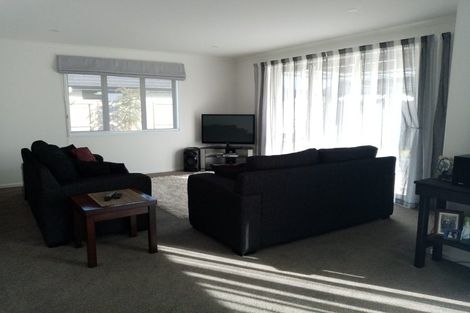 Photo of property in 11 Kaurinui Crescent, One Tree Point, 0118