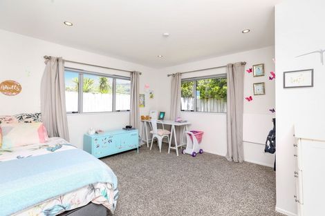 Photo of property in 130a Wairau Road, Oakura, 4314