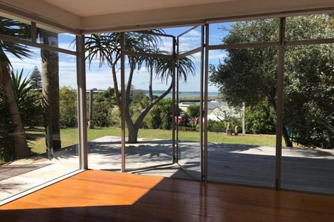 Photo of property in 42 Covil Avenue, Te Atatu South, Auckland, 0610