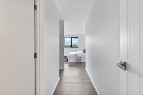 Photo of property in 18a Orams Road, Hillpark, Auckland, 2102