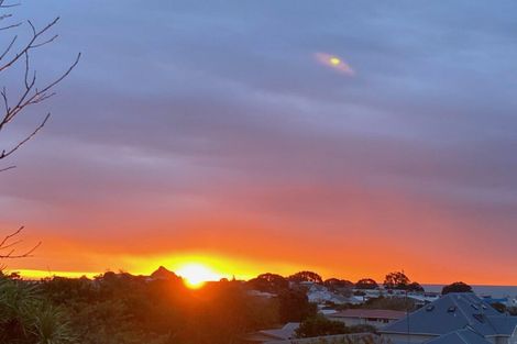 Photo of property in 64 Cutfield Road, New Plymouth, 4310