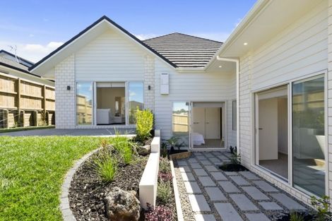 Photo of property in 14 Pommes Way, Silverdale, 0932