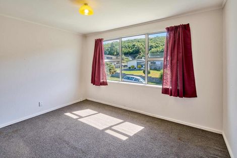 Photo of property in 17 Rembrandt Avenue, Tawa, Wellington, 5028