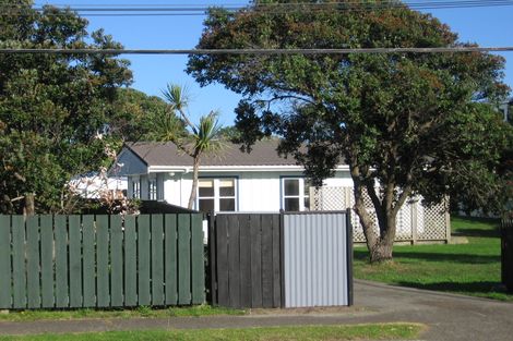 Photo of property in 55 William Street, Waikanae Beach, Waikanae, 5036