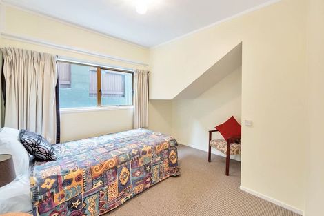Photo of property in 11 Robin Lane, Browns Bay, Auckland, 0630