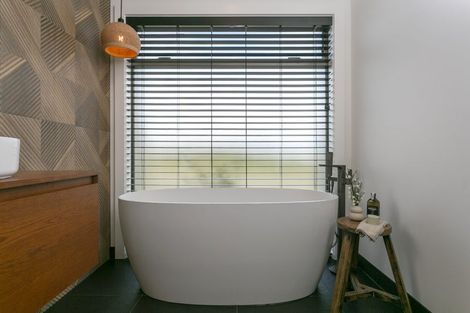 Photo of property in 60 Seven Oaks Drive, Kinloch, 3377