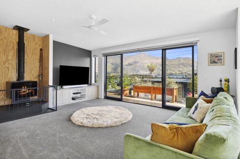 Photo of property in 9 Barclay Place, Wanaka, 9305