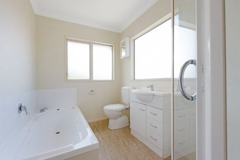 Photo of property in 66 Erlestoke Crescent, Churton Park, Wellington, 6037