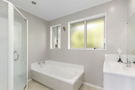 Photo of property in 19b Hicks Close, Whitby, Porirua, 5024