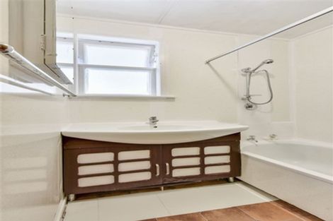 Photo of property in 2 Dulcie Place, Red Hill, Papakura, 2110