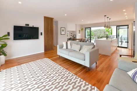 Photo of property in 1/49 Roseberry Avenue, Birkenhead, Auckland, 0626