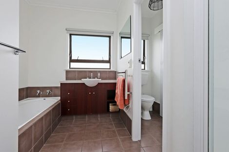 Photo of property in 48 Taradale Road, Marewa, Napier, 4110