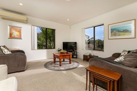 Photo of property in 15 Westglen Place, Ranui, Auckland, 0612